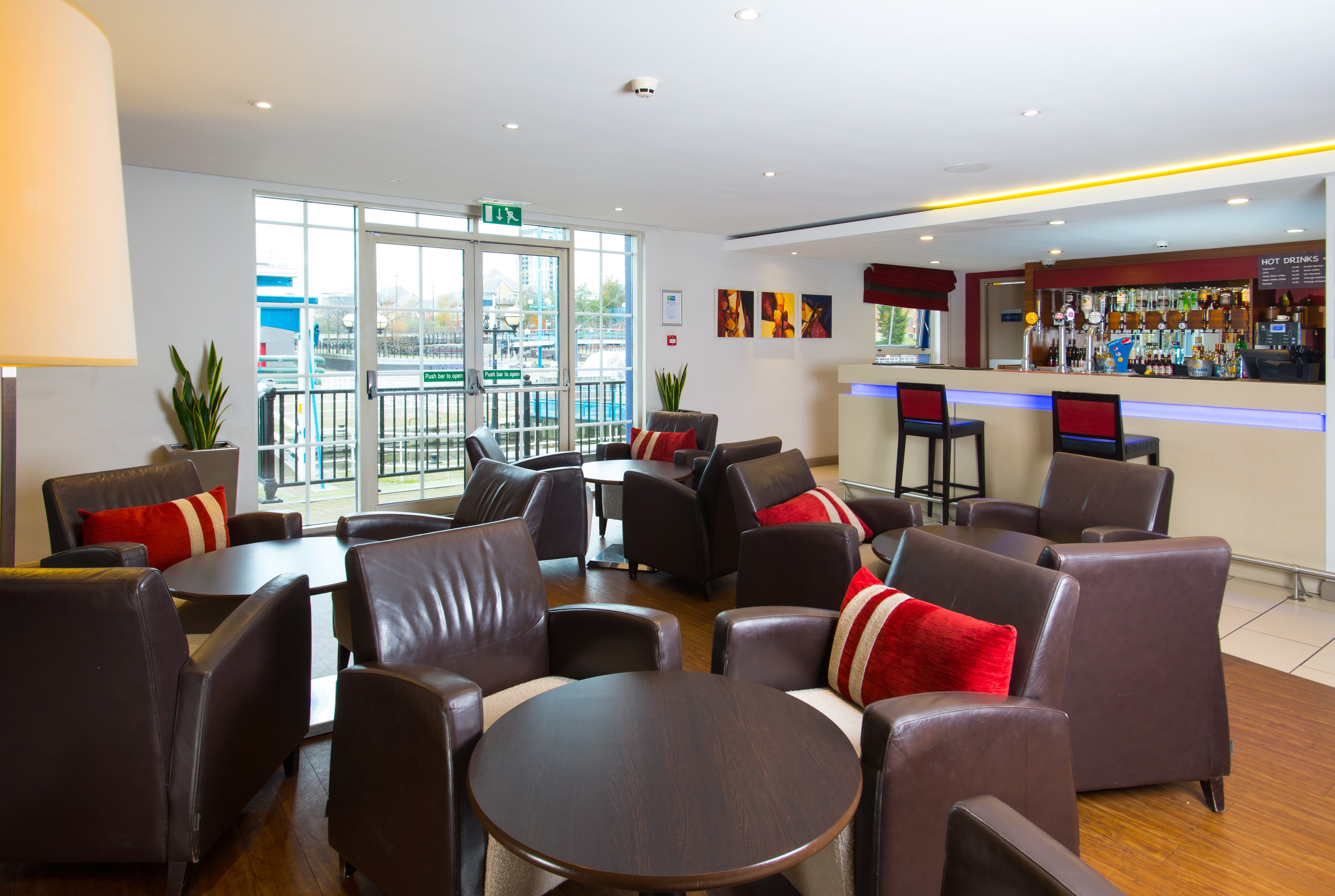 holiday inn express manchester salford quays by ihg