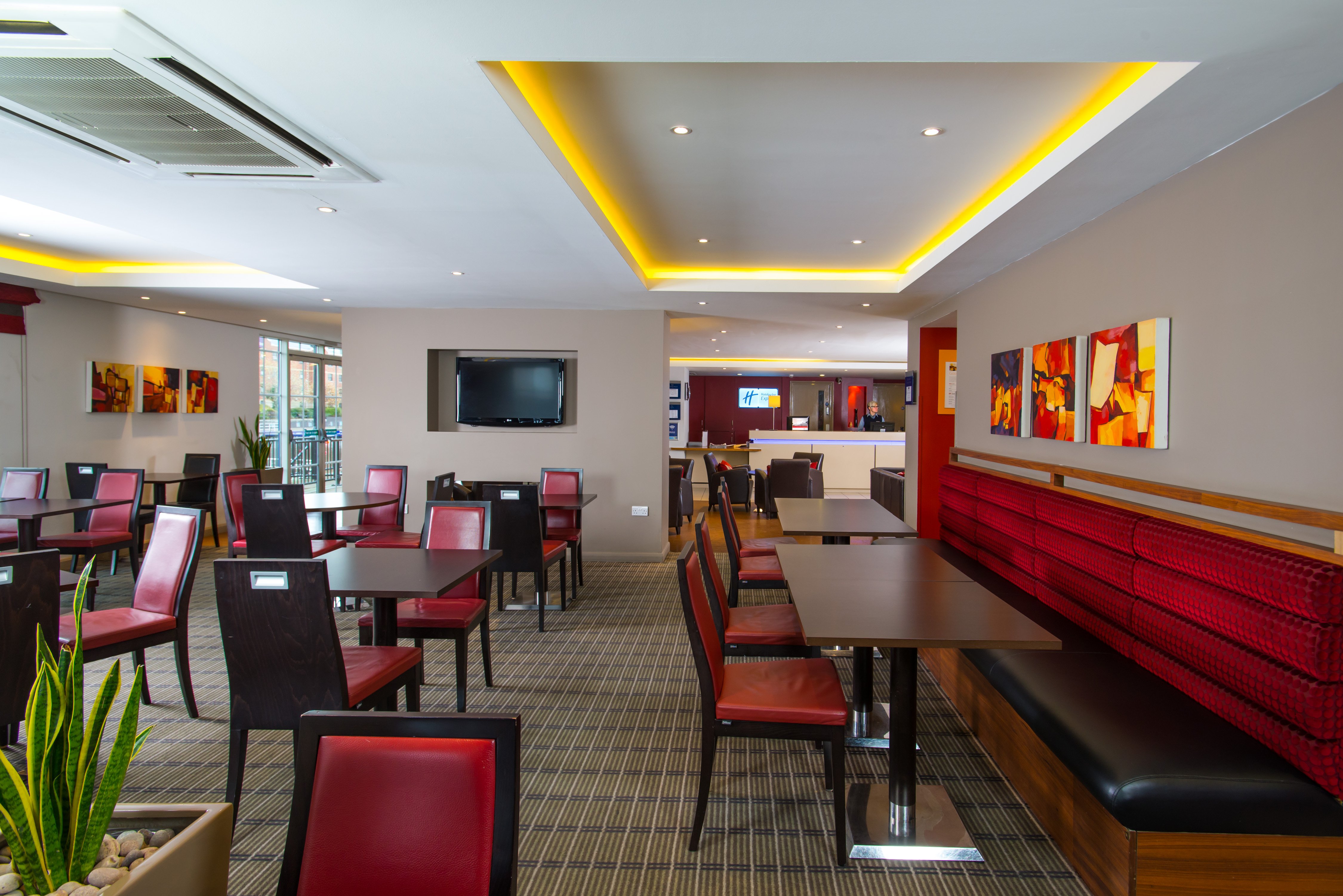 holiday inn express manchester salford quays by ihg