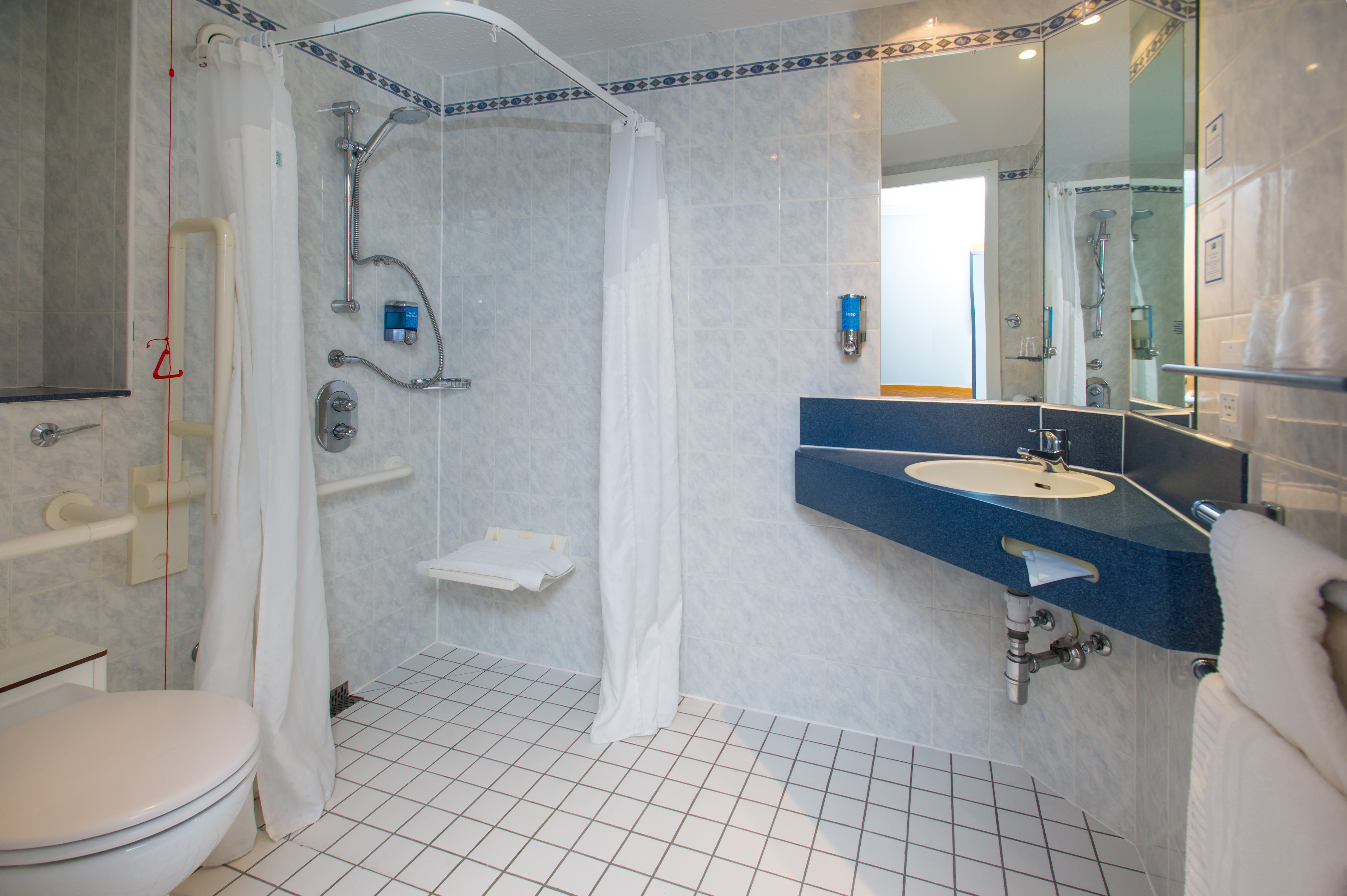 holiday inn express manchester salford quays by ihg