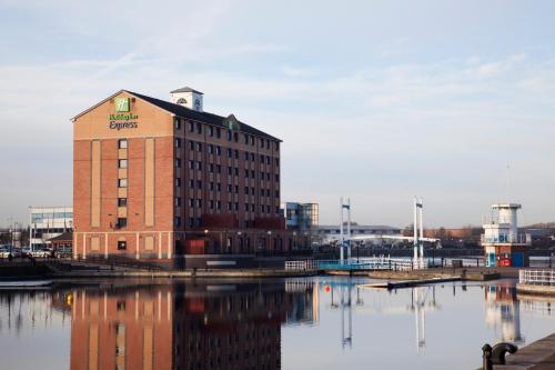 holiday inn express manchester salford quays by ihg