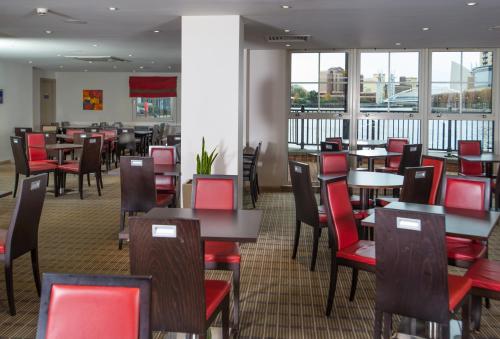 holiday inn express manchester salford quays by ihg