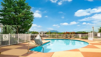 Holiday Inn Express And Suites Pigeon Forge Sevierville By Ihg,Near Tanger Outlets,3 star