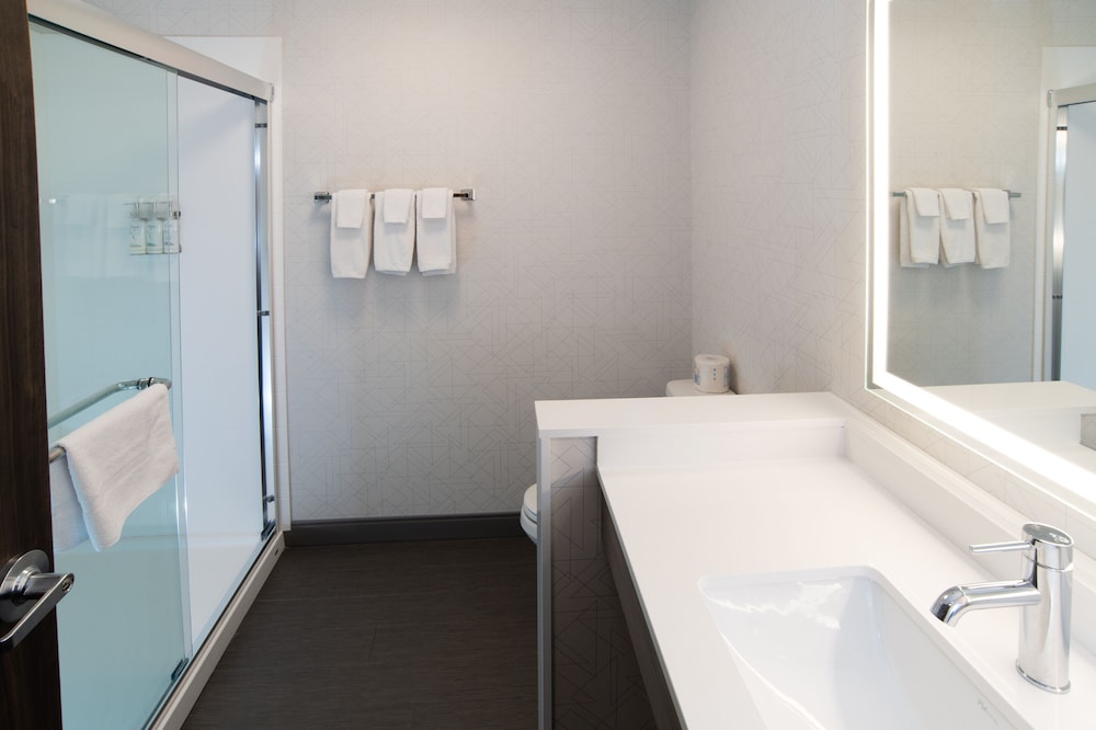 holiday inn express and suites moose jaw an ihg hotel