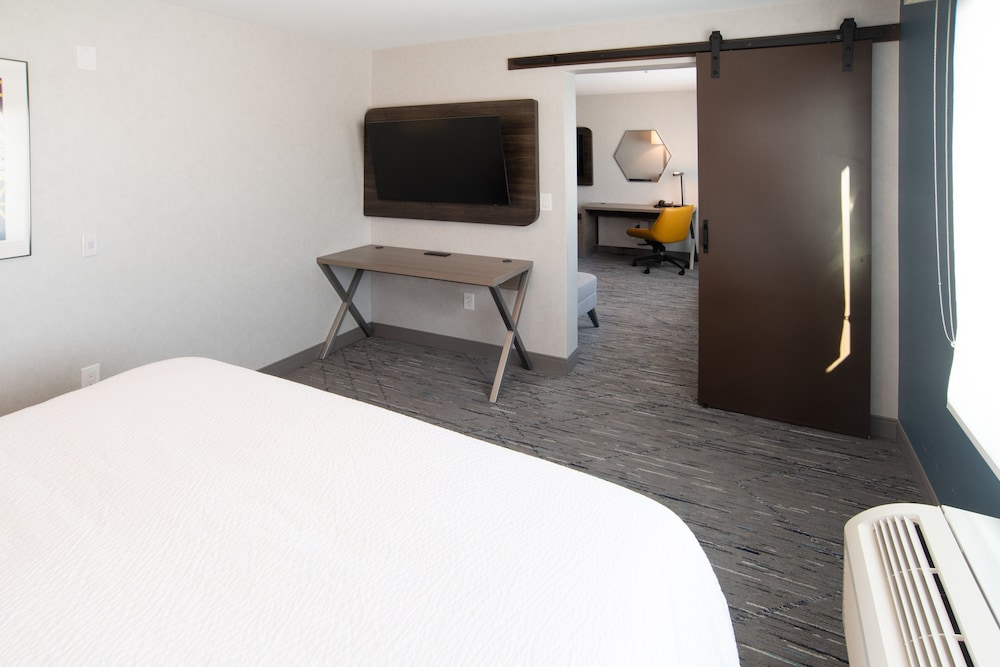 holiday inn express and suites moose jaw an ihg hotel