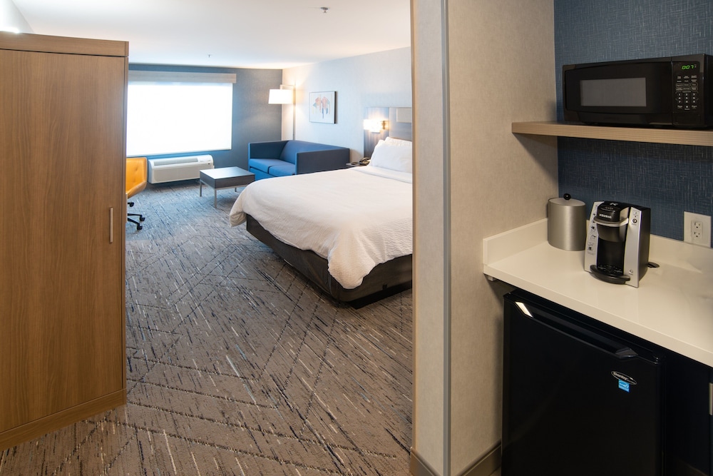holiday inn express and suites moose jaw an ihg hotel