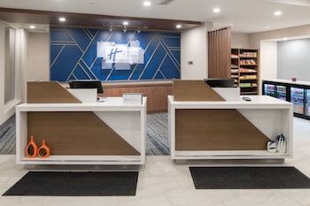 Holiday Inn Express And Suites Moose Jaw, An Ihg Hotel,Saskatoon>>Moose Jaw,2.5 star