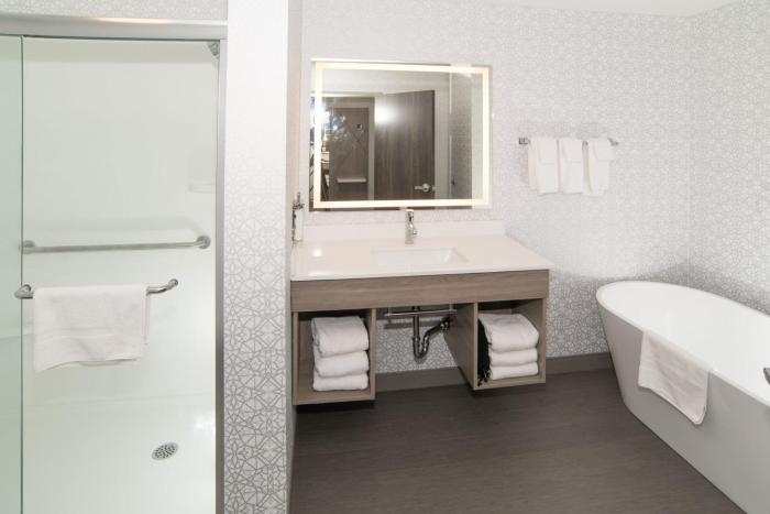 holiday inn express and suites moose jaw an ihg hotel