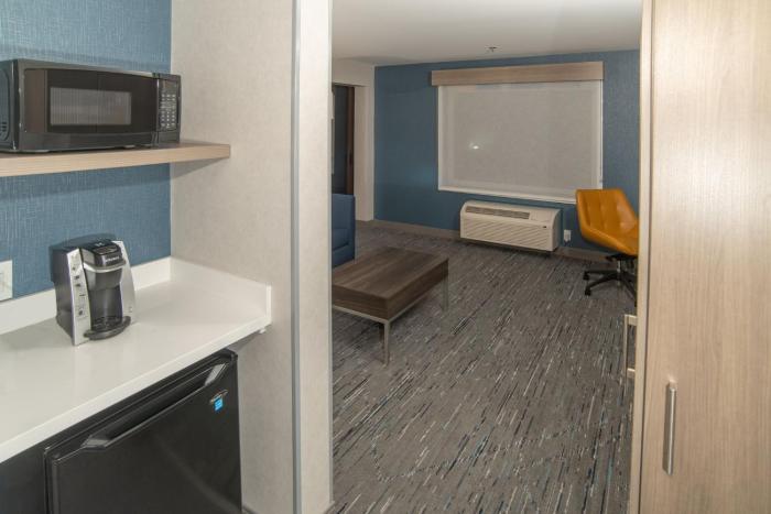 holiday inn express and suites moose jaw an ihg hotel
