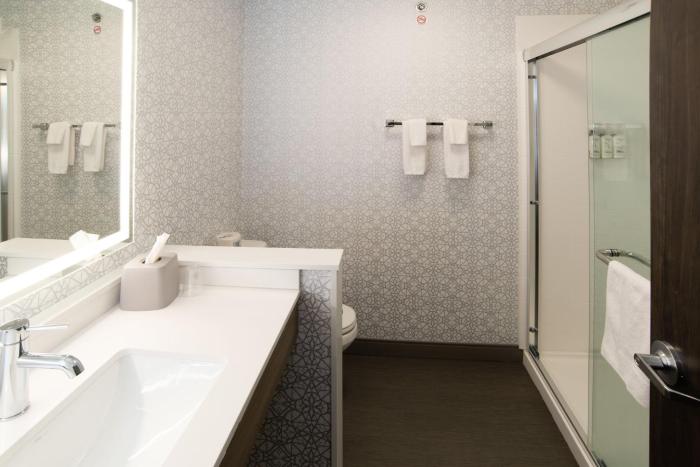 holiday inn express and suites moose jaw an ihg hotel