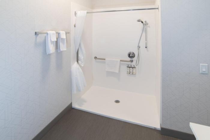 holiday inn express and suites moose jaw an ihg hotel