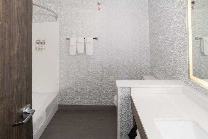 holiday inn express and suites moose jaw an ihg hotel