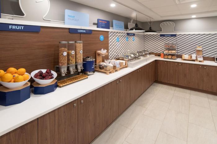 holiday inn express and suites moose jaw an ihg hotel