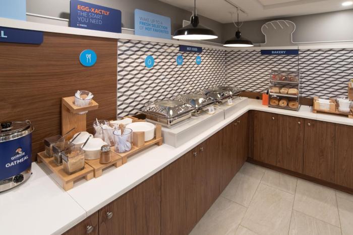 holiday inn express and suites moose jaw an ihg hotel