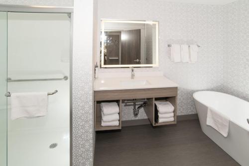 holiday inn express and suites moose jaw an ihg hotel