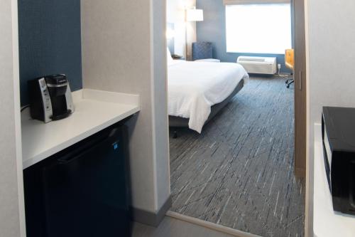 holiday inn express and suites moose jaw an ihg hotel
