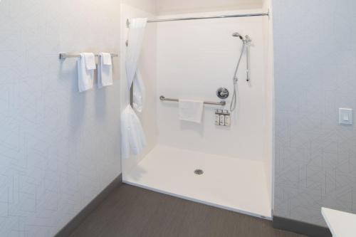 holiday inn express and suites moose jaw an ihg hotel
