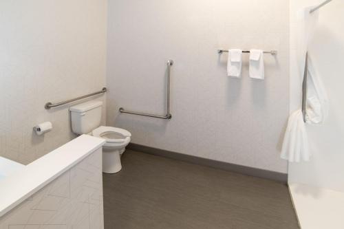holiday inn express and suites moose jaw an ihg hotel