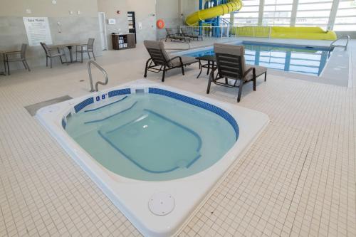 holiday inn express and suites moose jaw an ihg hotel