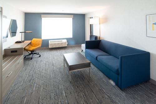 holiday inn express and suites moose jaw an ihg hotel