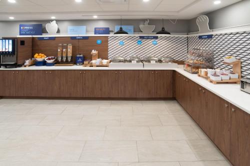 holiday inn express and suites moose jaw an ihg hotel