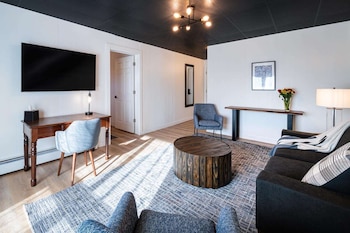Trailhead By Weekender,Tupper Lake>>Franklin County,2 star