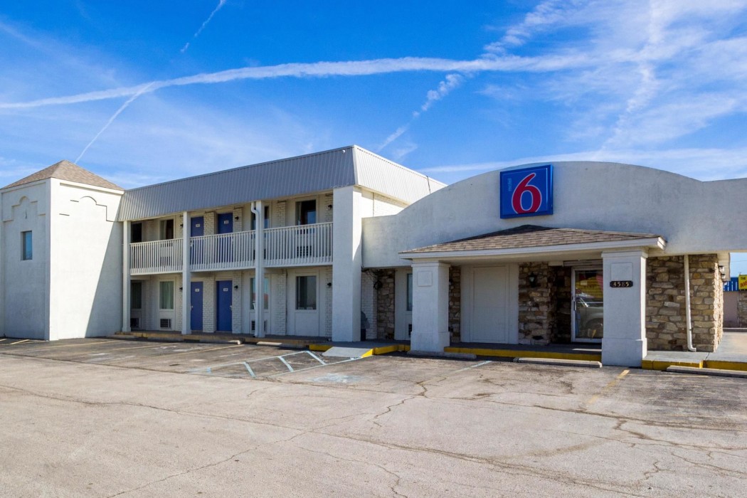 Hotel 465 By Regency Inn & Suites,Indianapolis>>Indiana,2 star