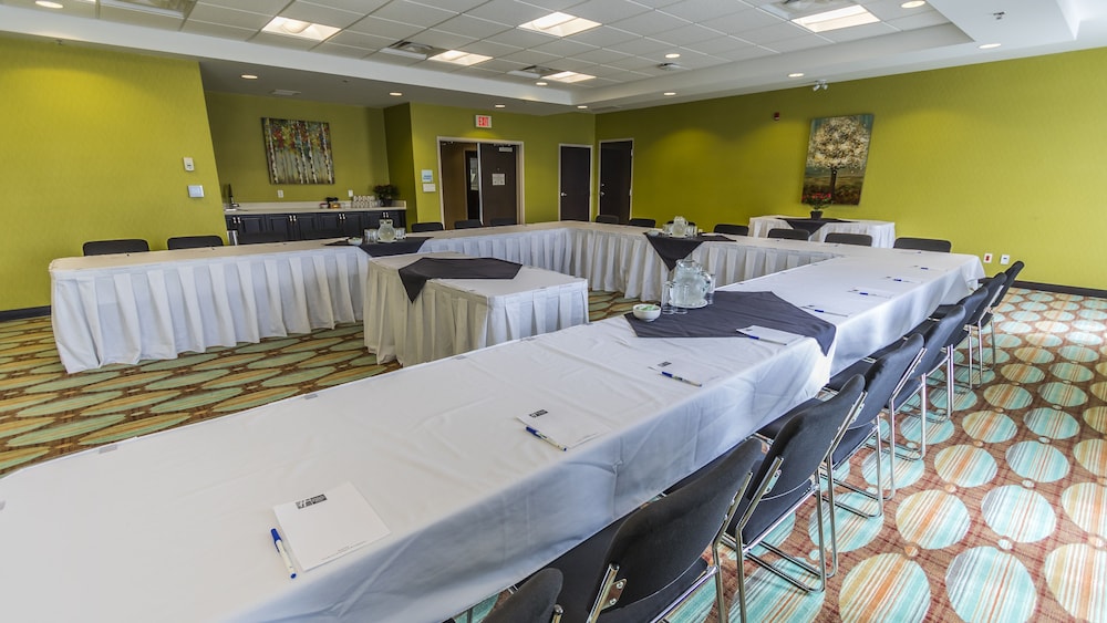 holiday inn express and suites thunder bay by ihg