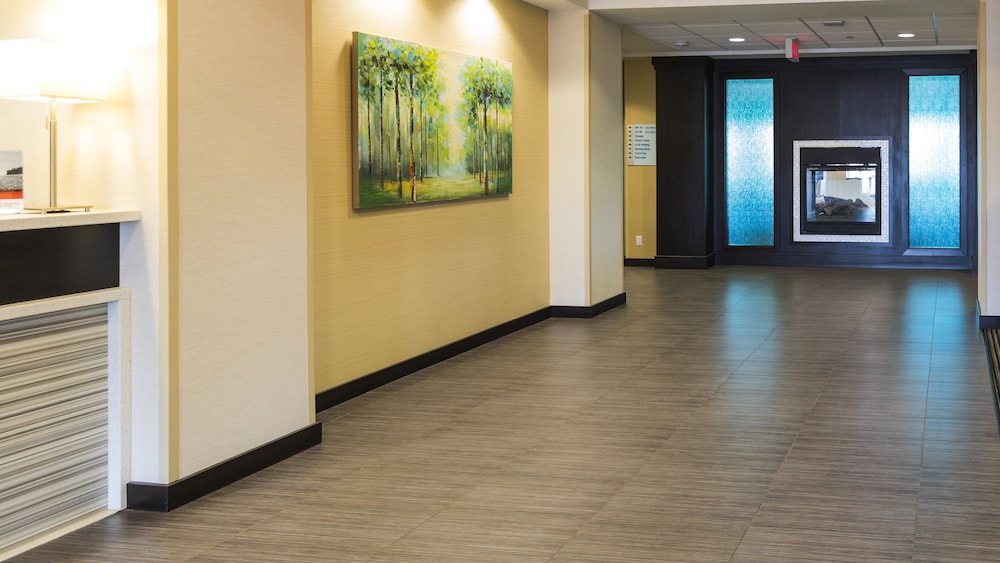 holiday inn express and suites thunder bay by ihg
