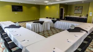 holiday inn express and suites thunder bay by ihg