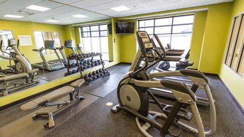 holiday inn express and suites thunder bay by ihg
