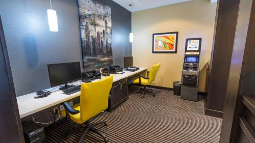 holiday inn express and suites thunder bay by ihg