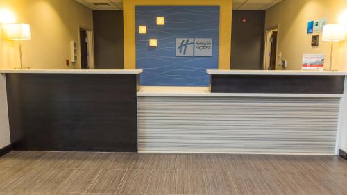 holiday inn express and suites thunder bay by ihg