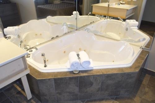 Falcon Motel Brossard,Champlain>>Brossard,2 star