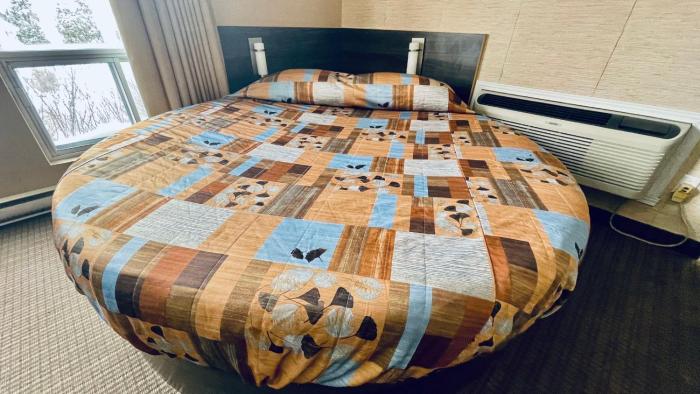 falcon motel brossard