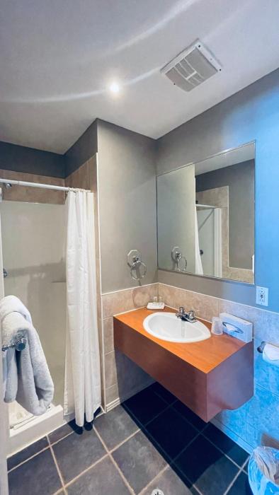 falcon motel brossard