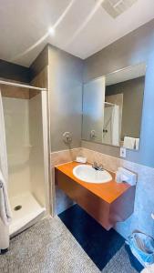 falcon motel brossard