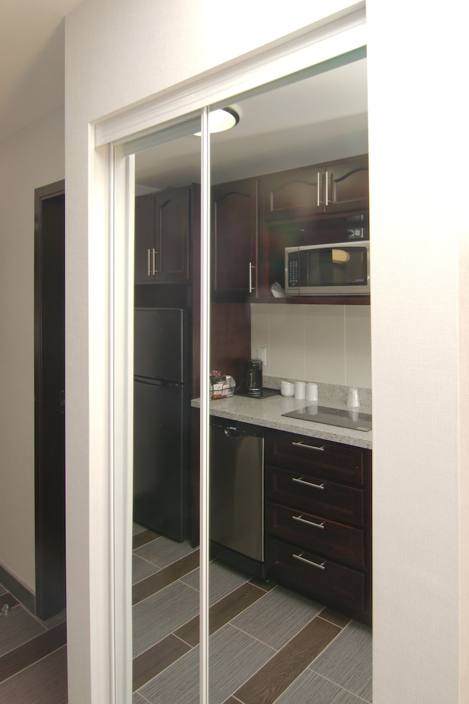 paradise inn and suites redwater