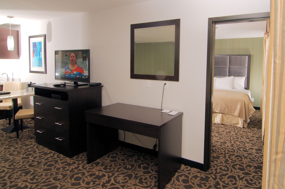 paradise inn and suites redwater