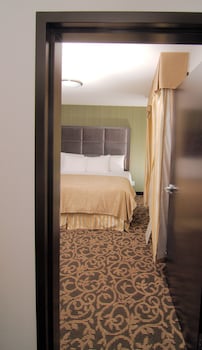 paradise inn and suites redwater