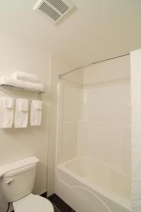 paradise inn and suites redwater