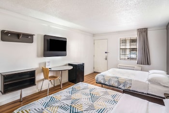 motel 6 dallas tx market center