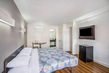 motel 6 dallas tx market center