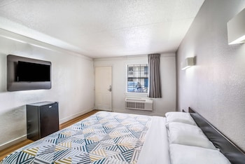 motel 6 dallas tx market center