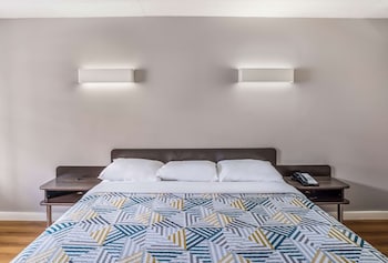 motel 6 dallas tx market center