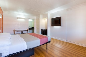 motel 6 dallas tx market center