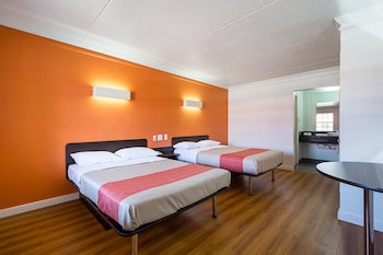 motel 6 dallas tx market center