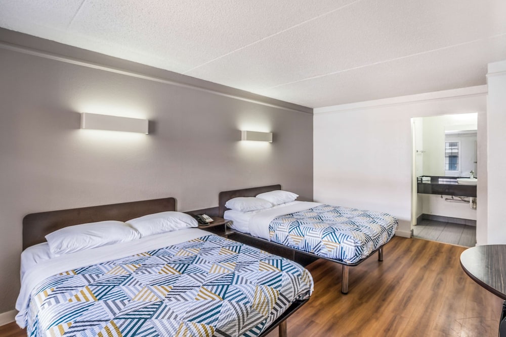 motel 6 dallas tx market center