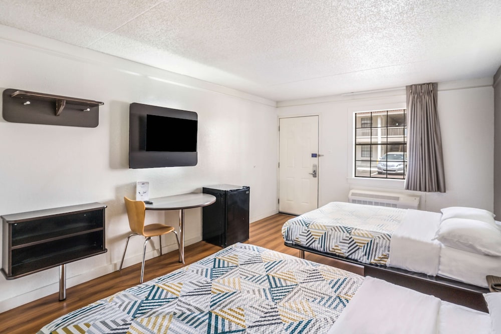 motel 6 dallas tx market center