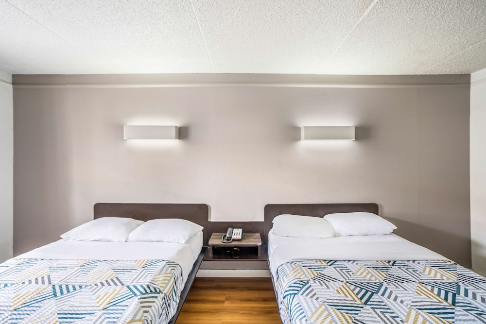 motel 6 dallas tx market center