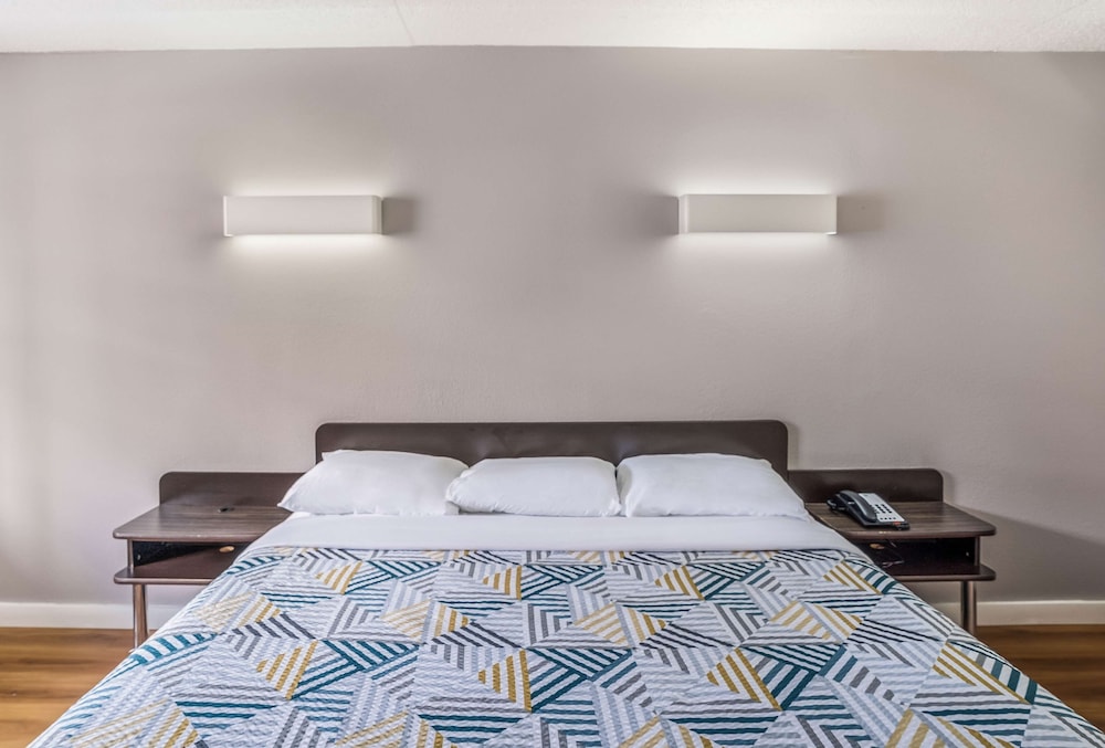 motel 6 dallas tx market center